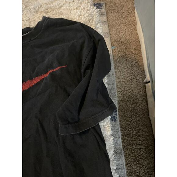Nike Regular Fit men’s sz. M classic black logo tee. Comfortable - Picture 3 of 7